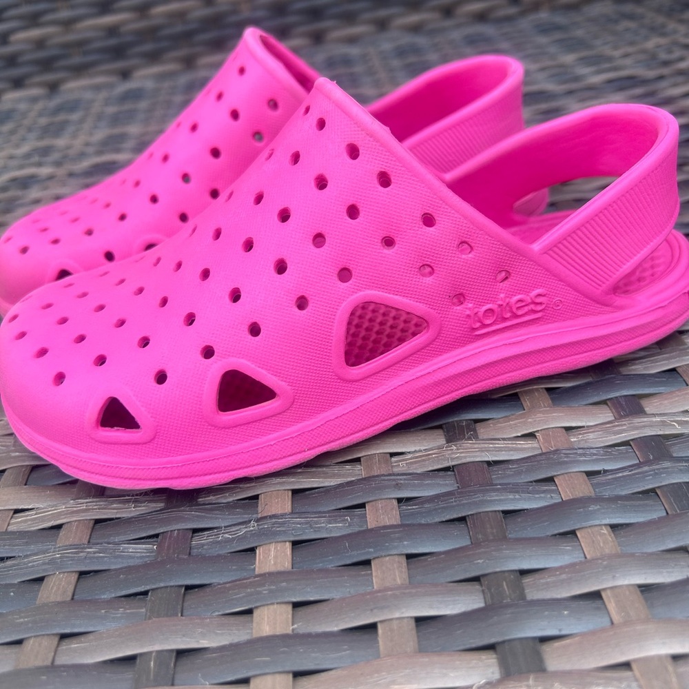 totes Kids Hot Pink Slip-On Clog Sandals